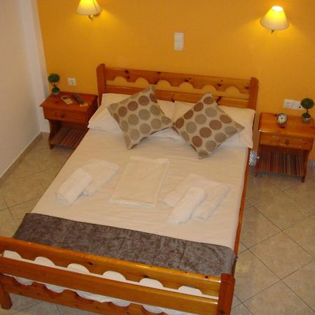 Boussetil Rooms Capanmat Tinos ภายนอก รูปภาพ