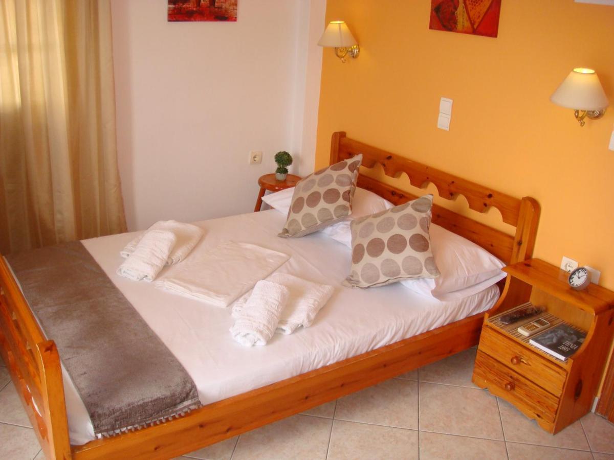 Boussetil Rooms Capanmat Tinos ภายนอก รูปภาพ