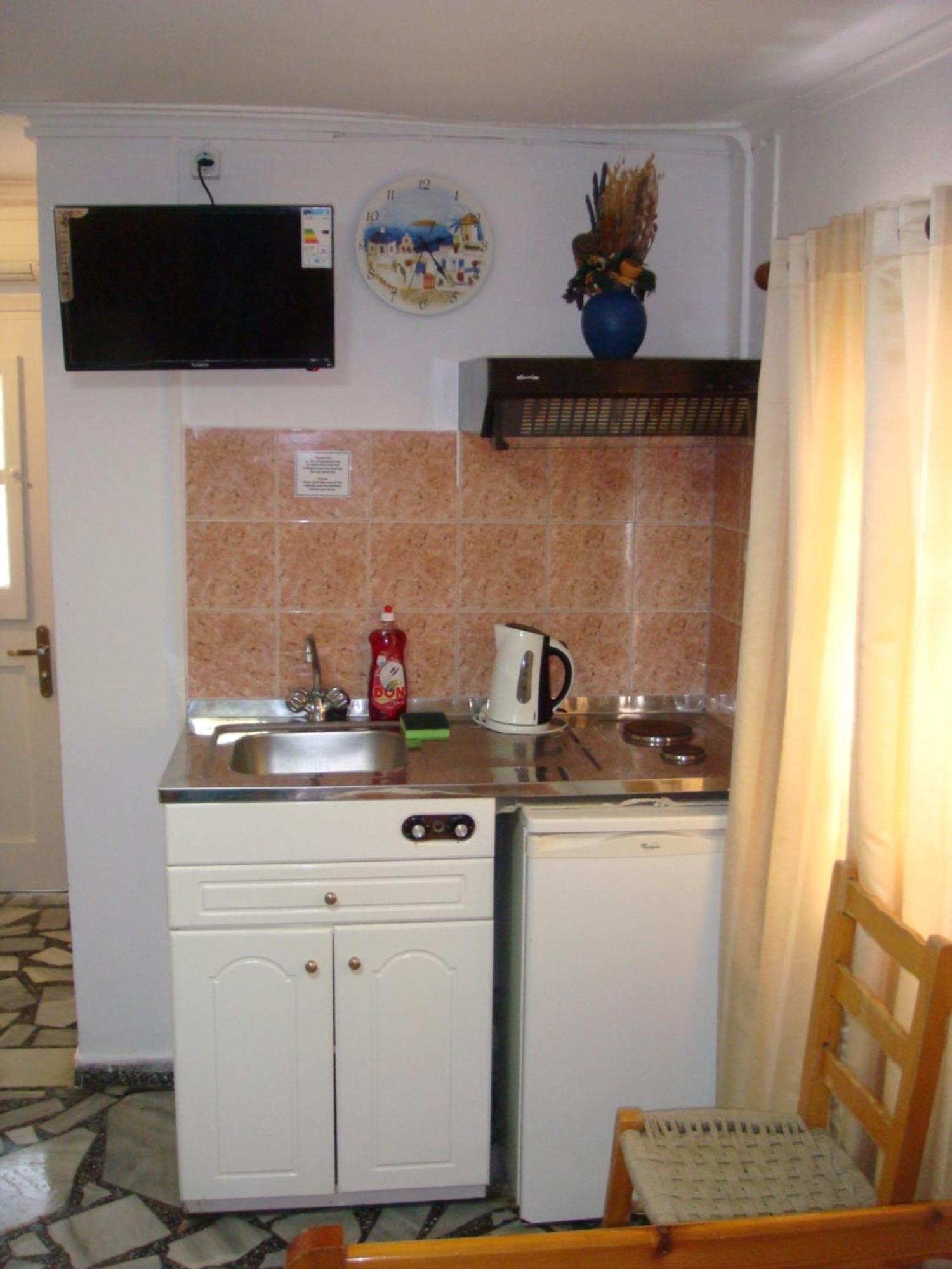 Boussetil Rooms Capanmat Tinos ภายนอก รูปภาพ