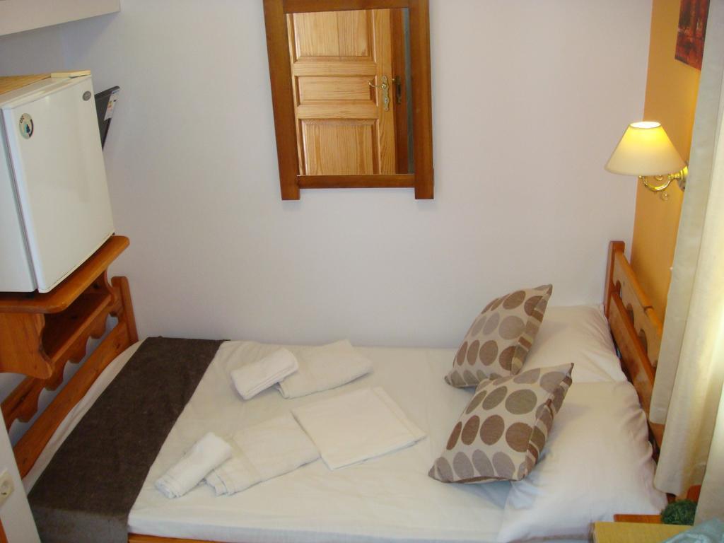 Boussetil Rooms Capanmat Tinos ภายนอก รูปภาพ