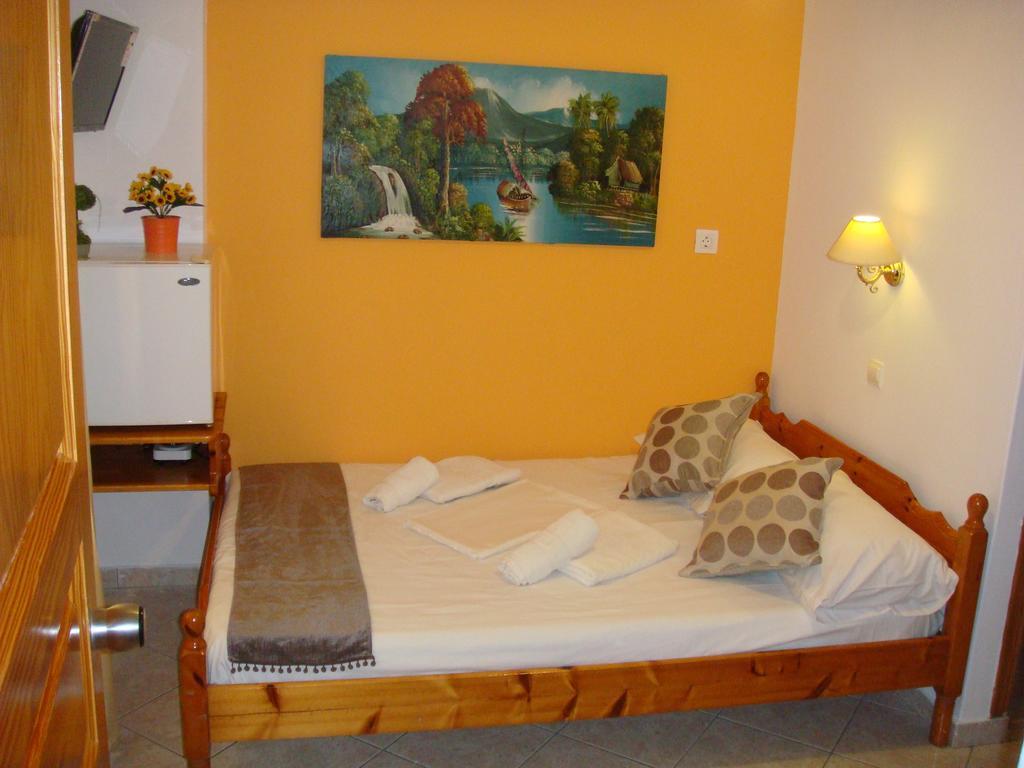 Boussetil Rooms Capanmat Tinos ภายนอก รูปภาพ