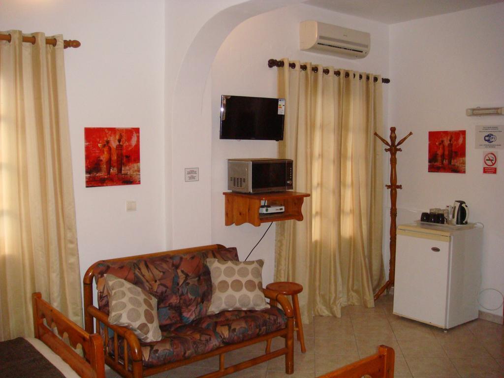 Boussetil Rooms Capanmat Tinos ภายนอก รูปภาพ