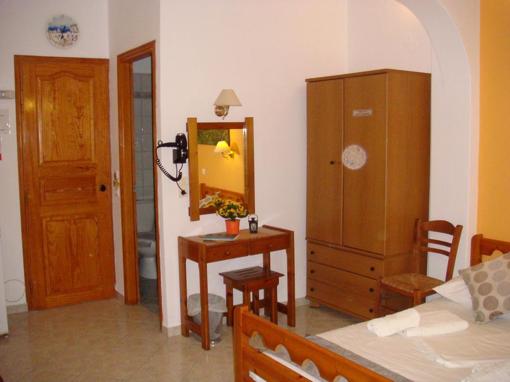 Boussetil Rooms Capanmat Tinos ภายนอก รูปภาพ
