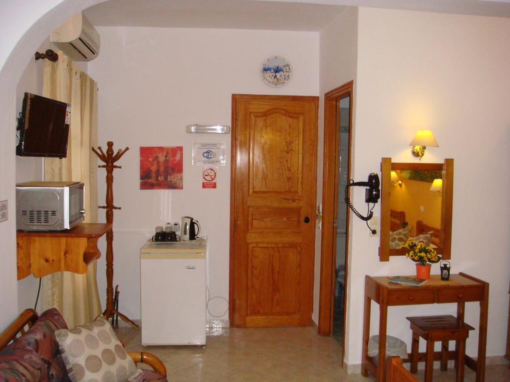 Boussetil Rooms Capanmat Tinos ภายนอก รูปภาพ