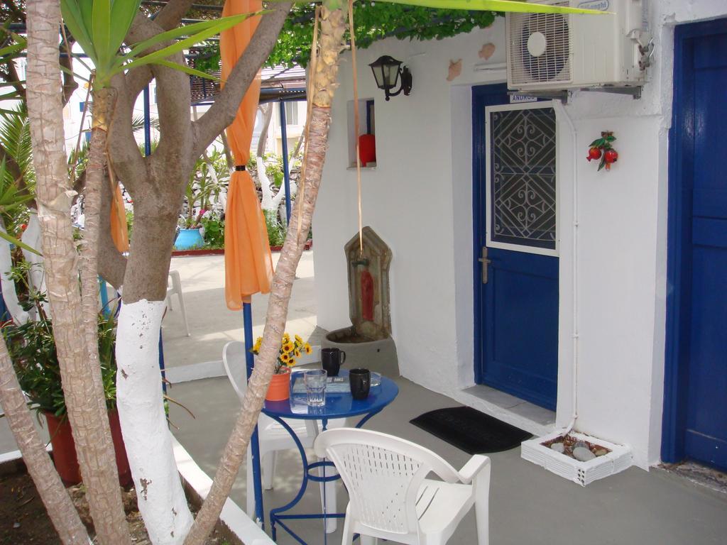 Boussetil Rooms Capanmat Tinos ภายนอก รูปภาพ
