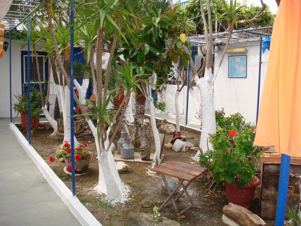 Boussetil Rooms Capanmat Tinos ภายนอก รูปภาพ