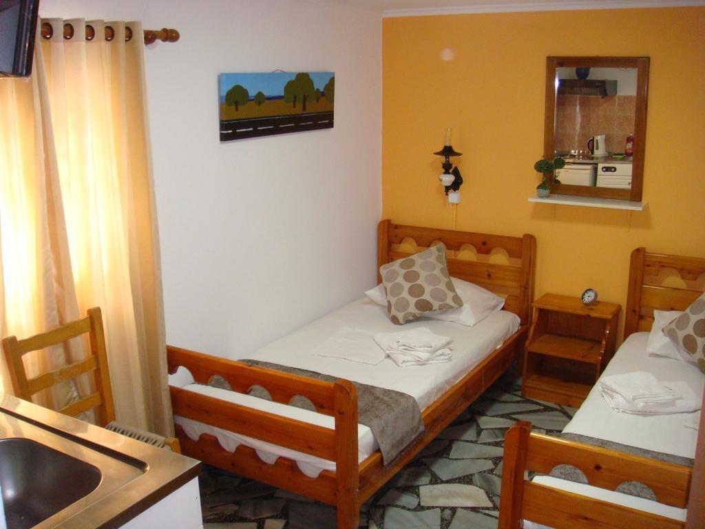 Boussetil Rooms Capanmat Tinos ภายนอก รูปภาพ